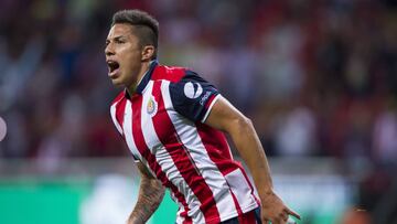 El defensa recién contratado por la Fiorentina, tendría características similares a las del defensa de Juventus según medios italianos.
