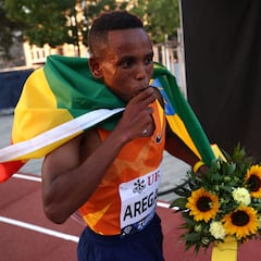 Aregawi roza la historia y Paula Herrero entusiasma