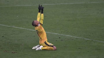 El portero de 27 años ha disputado 20 partidos en la actual temporada dejando su arco en cero en siete ocasiones.