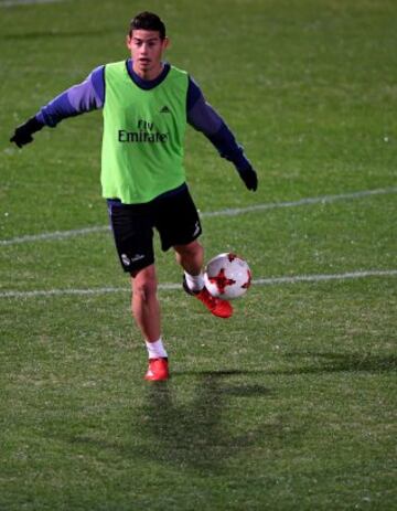 James se pone a punto para el partido contra el Kashima, donde se espera sea titular.