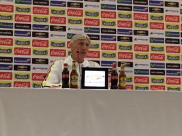 En rueda de prensa previo al debut ante Perú por Eliminatorias, Pékerman reclamó la rebeldía de Falcao en área rival.