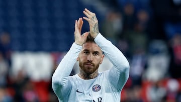 Soccer Football - Ligue 1 - Paris St Germain v RC Lens - Parc des Princes, Paris, France - April 15, 2023  Paris St Germain's Sergio Ramos during the warm up before the match REUTERS/Gonzalo Fuentes