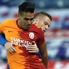 Falcao le habría pedido a Terim jugar con dos delanteros