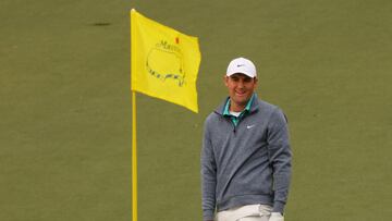 Golf - The Masters - Augusta National Golf Club - Augusta, Georgia, U.S. - April 9, 2022 Scottie Scheffler of the U.S. reacts after chipping onto the 2nd green during the third round REUTERS/Brian Snyder     TPX IMAGES OF THE DAY