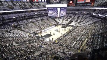 Emocionante fiesta de retirada del mítico '21' de Tim Duncan en San Antonio. Nadie más llevará el número del mejor jugador de la historia de los Spurs y una leyenda inigualable de la NBA.