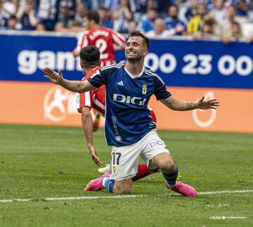 El centrocampista oviedista fue un peligro constante, siempre estaba para recibir para sumar en las jugadas, fue uno de los más destacados del derbi asturiano.