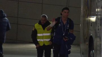 Cristiano boards team bus with bandaged hand