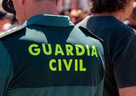 Detienen a una influencer por suministrar ácido hialurónico con una técnica no regulada y sin titulación