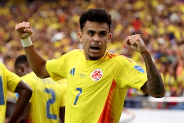 GLENDALE, ARIZONA - JULY 06: Luis Diaz of Colombia celebrates after scoring the team's third goal during the CONMEBOL Copa America 2024 quarter-final match between Colombia and Panama at State Farm Stadium on July 06, 2024 in Glendale, Arizona.   Jamie Squire/Getty Images/AFP (Photo by JAMIE SQUIRE / GETTY IMAGES NORTH AMERICA / Getty Images via AFP)