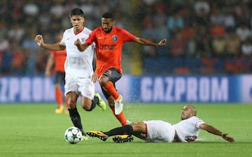 Gael Clichy con el balón. 