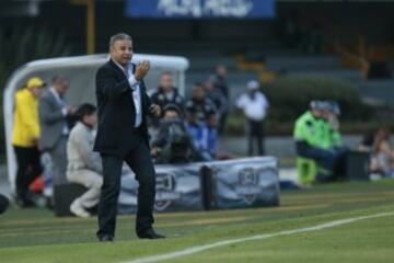 Comenzó su carrera como futbolista en 1988 con América de Cali. Como técnico debutó con Atlético Huila en 2008.