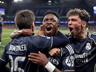 0-1. Vinicius celebra el tanto con Thiago Pitarch y Arda Güler.