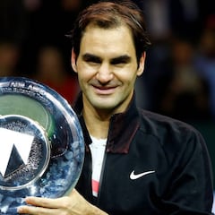 Federer se pasea ante Dimitrov y afianza el número uno