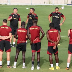 El Cádiz tantea el mercado en busca de un central