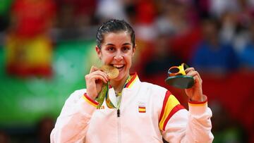 Con este oro olímpico, Carolina Marín entró en la historia, ya que es la primera jugadora de bádminton no asiática que consigue esta medalla. Aunque llegó la final sin ceder ni un solo set en todo el torneo, en la final perdió el primero contra la india Shindu Pusarla. Pero a partir de ese momento desplegó su mejor juego para culminar una increíble remontada.   