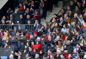 Fernando Torres ovacionado por el Vicente Calderón