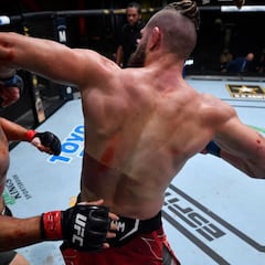 Prochazka maravilla con un KO a Reyes y Blachowicz le reta