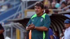 Hinchas de Wanderers dan apoyo a Emiliano Astorga