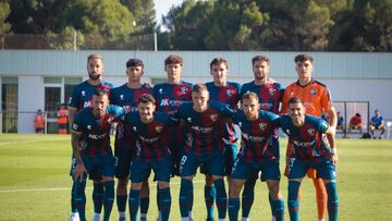 El once inicial del Huesca frente al Osasuna Promesas.