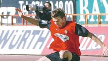 <b>ATADO. </b>Lotina ya puede contar con Luis García para la delantera; era la pieza que le faltaba.