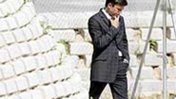 <B>PENSATIVO</B>. Toni Muñoz estaba pensativo en la mañana de ayer. Tiene un gran trabajo por delante.