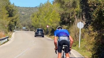 El ciclsta neerlandés Mathieu Van der Poel ataca durante un entrenamiento en Alicante