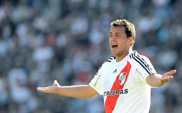 El exdelantero argentino vistió varias camisetas entre ellas la de Lanús, Newell's Old Boys, River Plate, Palestino de Chile, Beitar Jerusalén de Israel y Portoviejo de Ecuador. Ahora se desempaña como entrenador de Deportivo Merlo. 