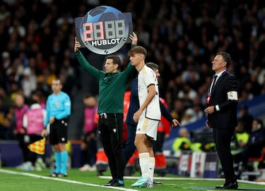 Debut de Nico Paz. El jugador de cantera del Real Madrid sustituye a Brahim Díaz en el minuto 64 de partido.