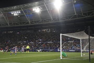 Melero marc¨® el 2-2 de penalti.