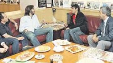 <b>LA FOTO. </b>De Izquierda a derecha, Manuel Esteban, Emilio Gutiérrez, Hernán Reguera, Javi Díaz, Iñako Díaz-Guerra, Sergio Agüero, Vicente Carreño, Jorge García y Juan Cantón.