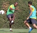 Abidal y Xavi entrenan con normalidad y sin molestias