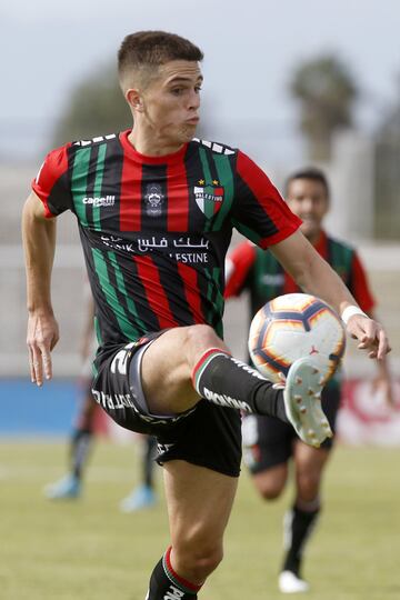 Uno de los mejores laterales del torneo nacional, el gran nivel mostrado por Soto durante este año le ha permitido ser observado por otros clubes con la opción de emigrar al terminar el campeonato