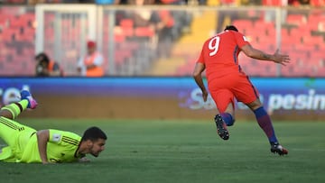 Esteban Paredes pulverizó récord de 80 años en la Roja