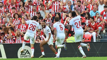 Alegría sevillista tras el empate en San Mamés.