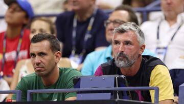 El extenista y entrenador de Djokovic Goran Ivanisevic observa un partido durante el US Open 2023.