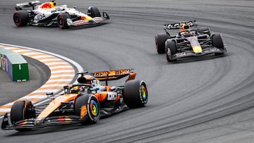 Zandvoort (Netherlands), 31/08/2025.- McLaren driver Oscar Piastri (front) of Australia, Red Bull Racing driver Max Verstappen (R) of Netherlands and RB driver Isack Hadjar of France in action during the Formula One Dutch Grand Prix race at Zandvoort Circuit in Zandvoort, the Netherlands, 31 August 2025. (Fórmula Uno, Francia, Países Bajos; Holanda) EFE/EPA/SEM VAN DER WAL