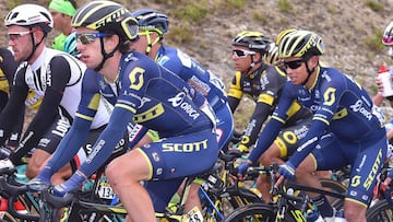 Simon Yates y Esteban Chaves ruedan durante el Criterium del Dauphiné.