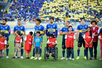 Estuvo en León para el 2011, con Pachuca lo intentó al igual que en Estudiantes Tecos, Toluca, Chiapas y Monterrey. A sus 24 años decidió salir de México al fútbol chileno con el Everton de Viña del Mar.