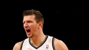 Mirza Teletovic con los Brooklyn Nets.