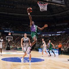 El Unicaja arrolla al Joventut para coger oxígeno
