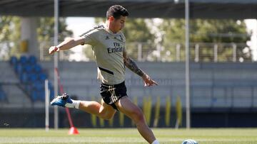 James Rodríguez durante un entrenamiento con Real Madrid.