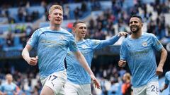 Kevin De Bruyne, Riyad Mahrez y Phil Foden celebran un gol del Manchester City.