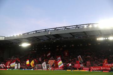 El Liverpool es el equipo de moda, arrasando en Europa y dominando esta temporada la Premier League con el afán de alzarse por fin con su primer título desde que adquirió este nombre. El estadio 'red' es un hervidero en cada uno de los partidos de su equi