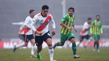 MAR DEL PLATA, ARGENTINA - JULY 24: Pablo Solari of River Plate drives the ball during a match between Aldosivi and River Plate as part of Liga Profesional 2022 at Estadio Jose Maria Minella on July 24, 2022 in Mar del Plata, Argentina. (Photo by Rodrigo Valle/Getty Images)