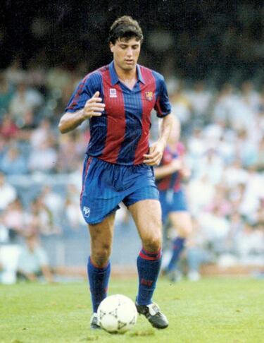 Jugó en el Sevilla cuatro temporadas entre 1986 y 1990. Vistió la camiseta azulgrana entre 1990 y 1992.