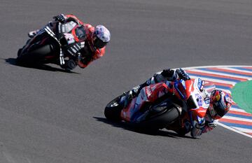 Bonito duelo de carrera entre Aleix Espargaró y Jorge Martín. 