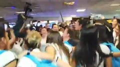 La selección argentina femenina revoluciona Ezeiza en su llegada