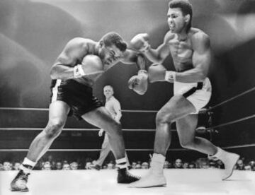 Muhammad Ali contra Floyd Patterson en 1965.