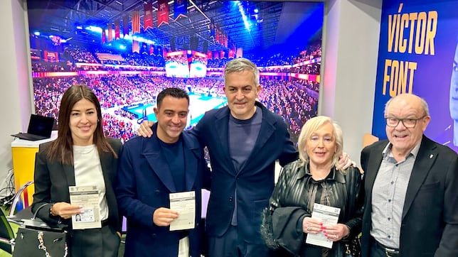 Xavi firma por Víctor Font