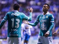Daniel Arcila e Ismael Diaz of Leon during the 14th round match between Puebla vs Leon as part of the Liga BBVA MX Varonil, Torneo Clausura 2026 at Akron Stadium, on April 10, 2026 in Puebla, Mexico.